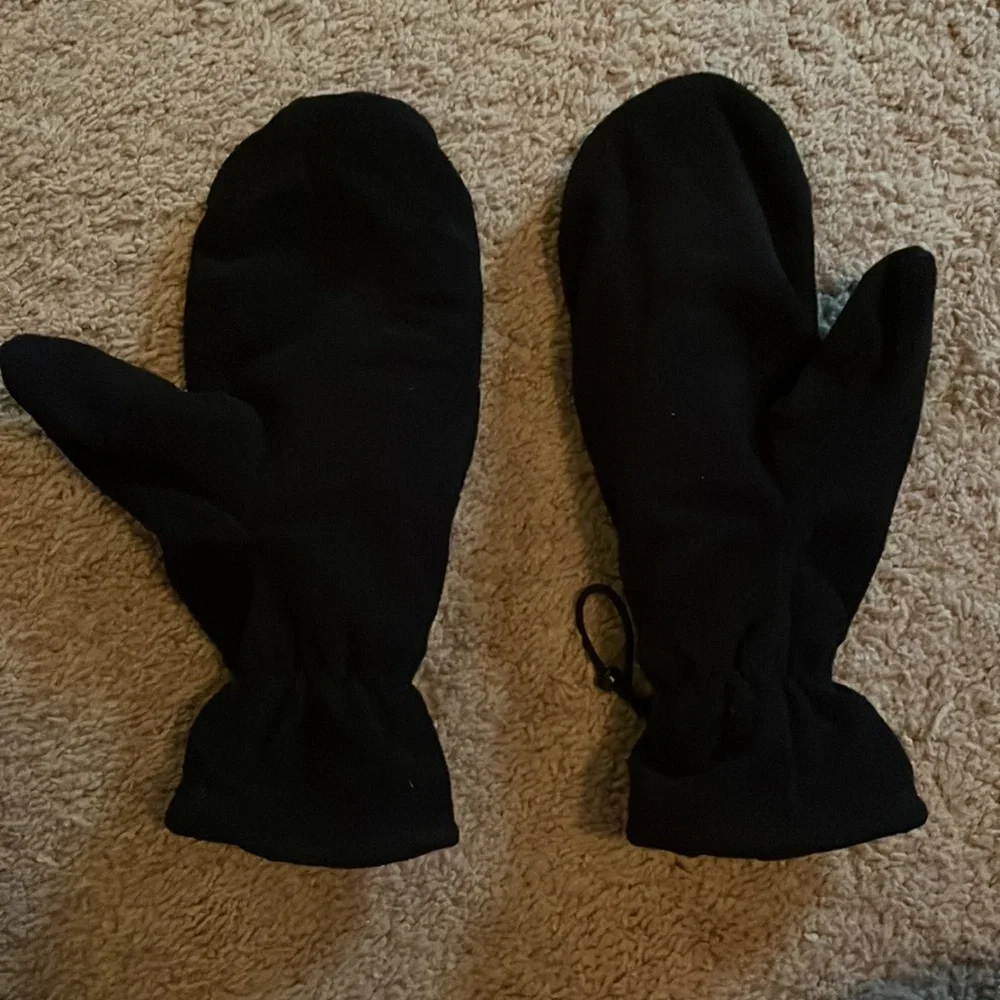 Mittens - Picture 2 of 3